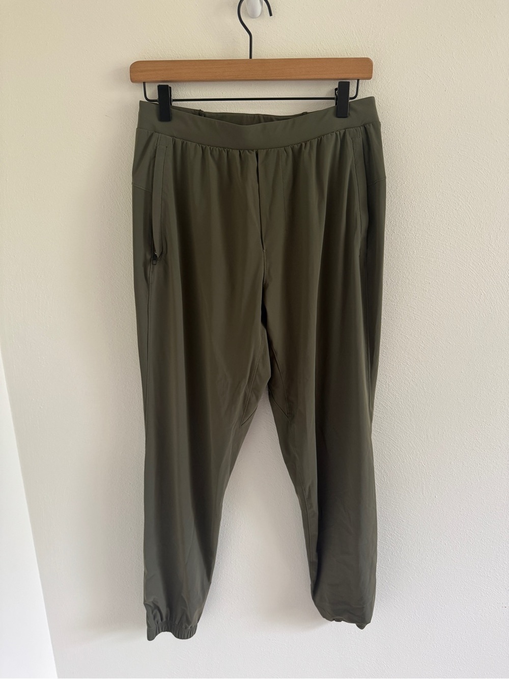 Lululemon khaki green joggers M